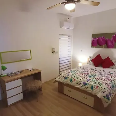 아파트 Gozo, Cosy Maisonette, Own Entrance At Street Level *